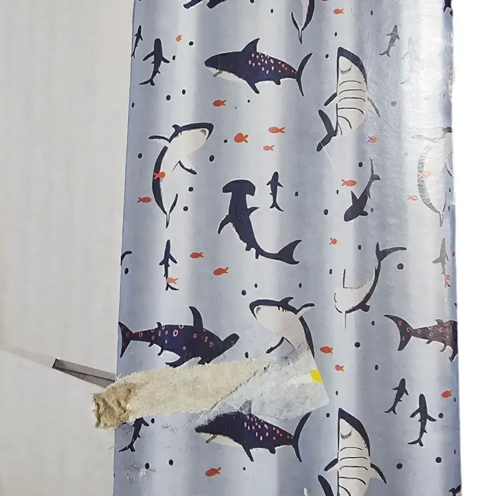 ‎Pillowfort Shower Curtain SHARKS - 72